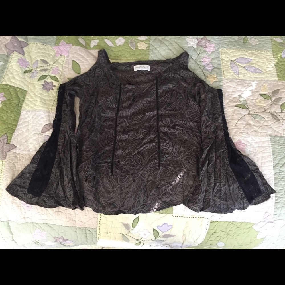 Abercrombie Top- cut shoulders